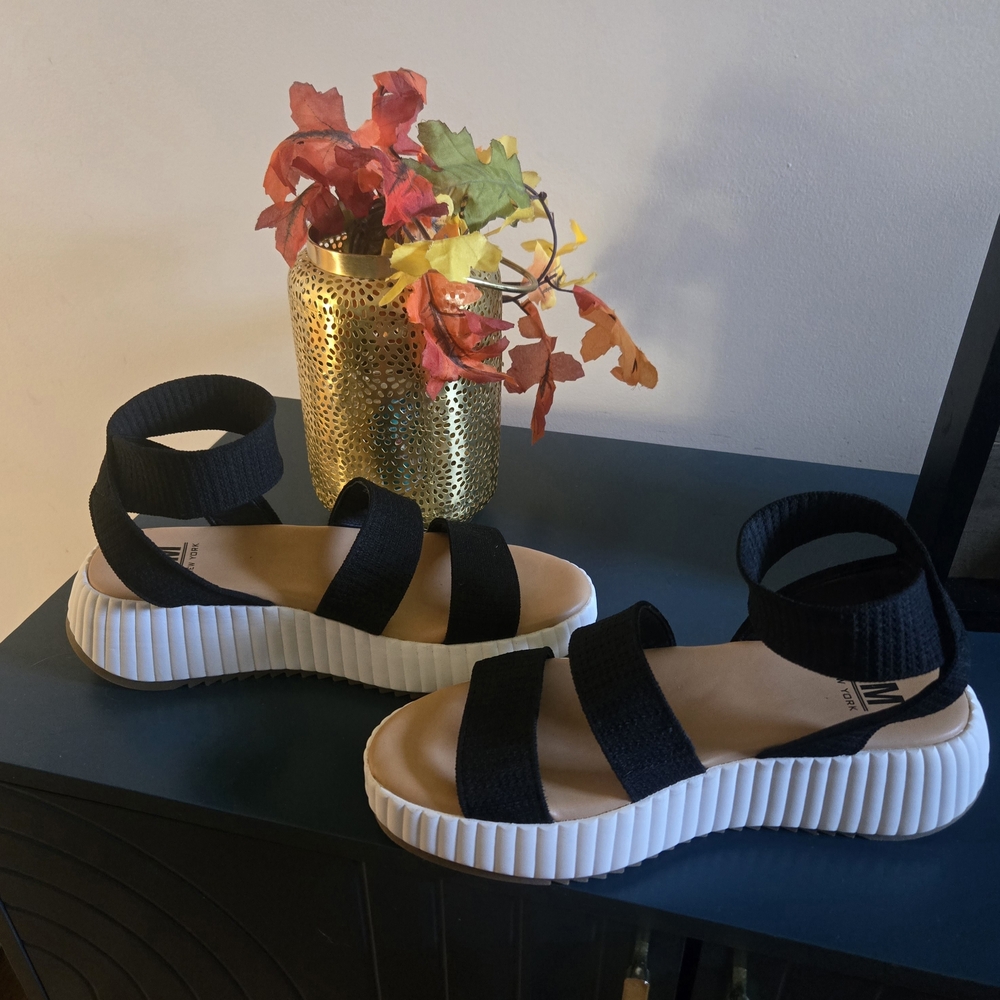 Steve Madden Black Platform Sandals NEW WITHOUT BOX